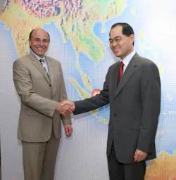Ed Zander, Chairman and Chief Executive Officer of Motorola (left), is shown with Singapore Trade and Industry Minister Lim Hng Ed Zander, Chairman and Chief Executive Officer of Motorola (left), is shown with Singapore Trade and Industry Minister Lim Hng