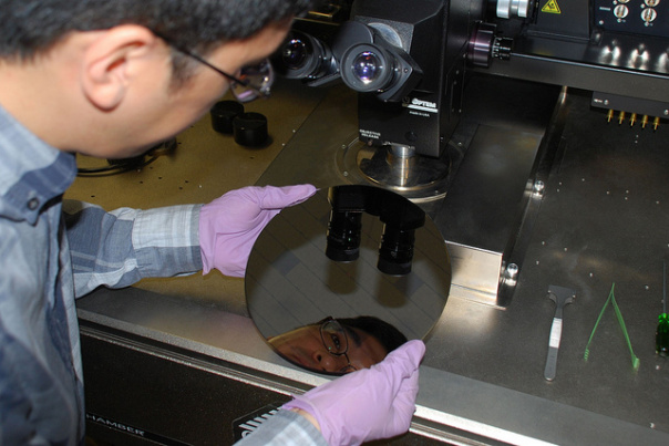 Nanotubes Extend Moore's Law