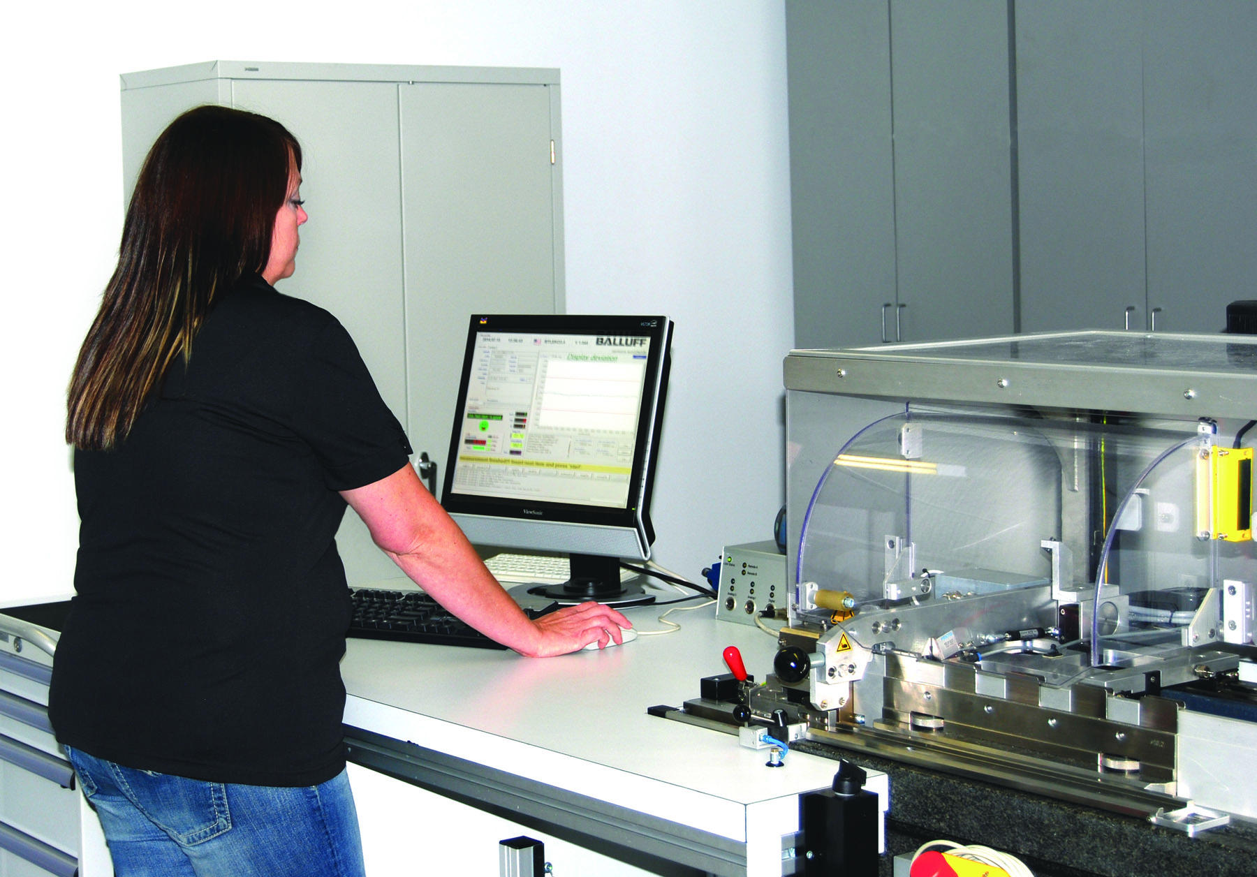 Aw 26563 Balluff Reshoring Testmachine 300dpi