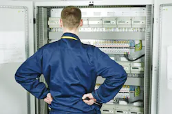 Aw 109159 Istock Electrican