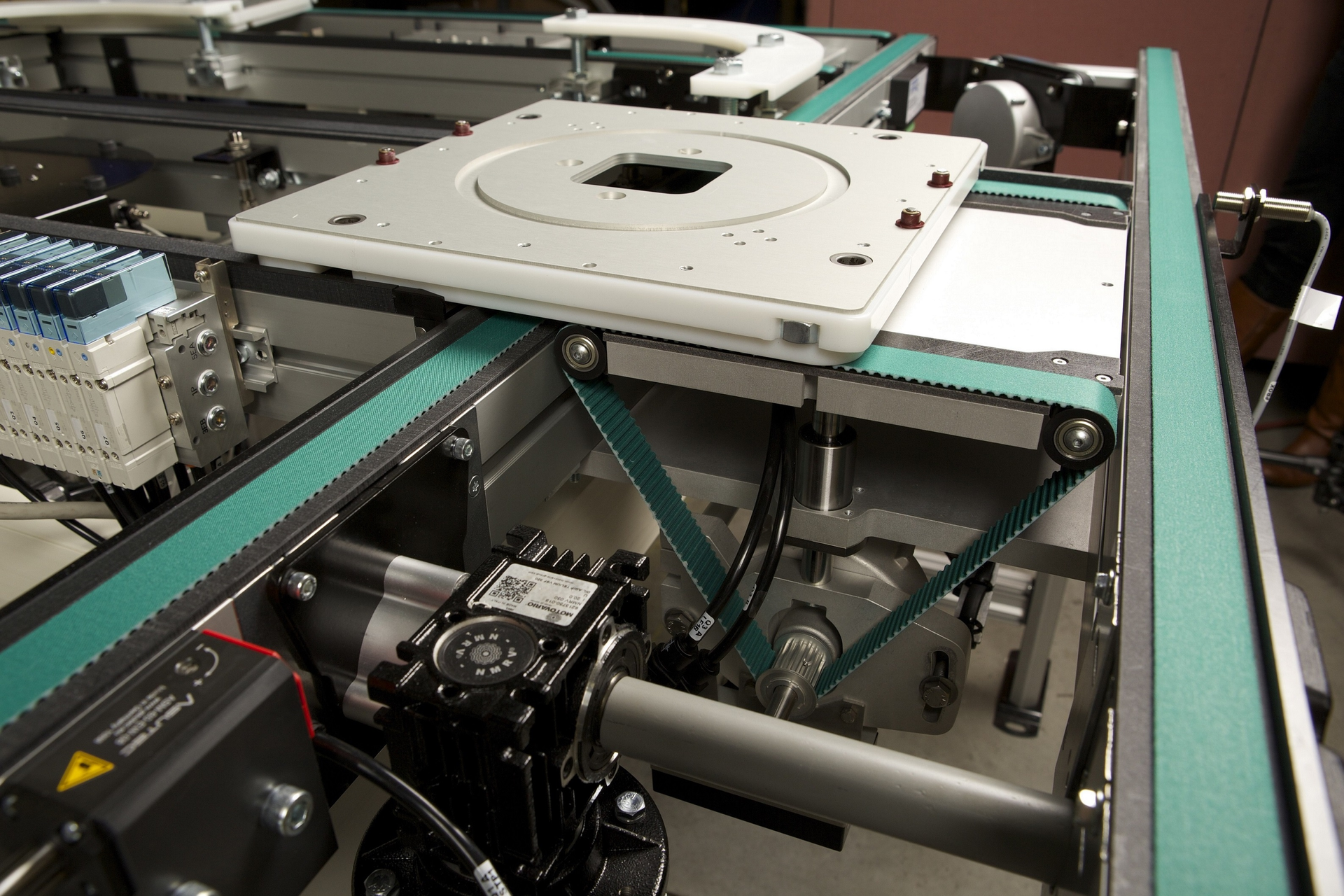 Dorner - 2200 Series Precision Move Pallet System
