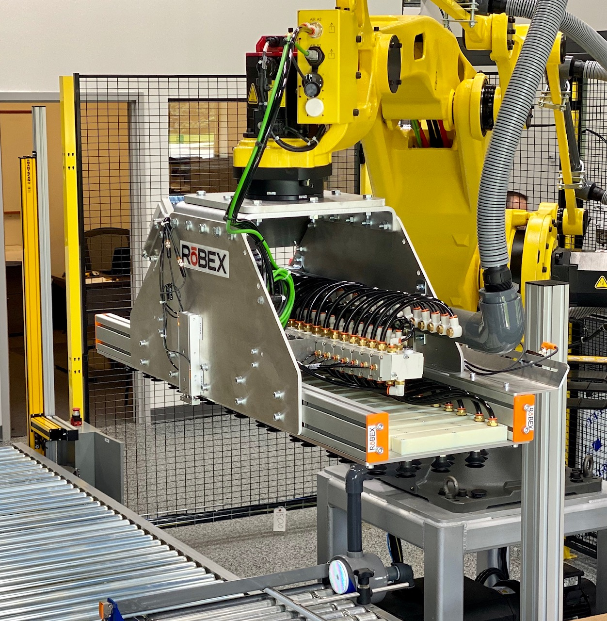 The Robex Staxx palletizer is offered on the Flexx Machine-as-a-Service program.