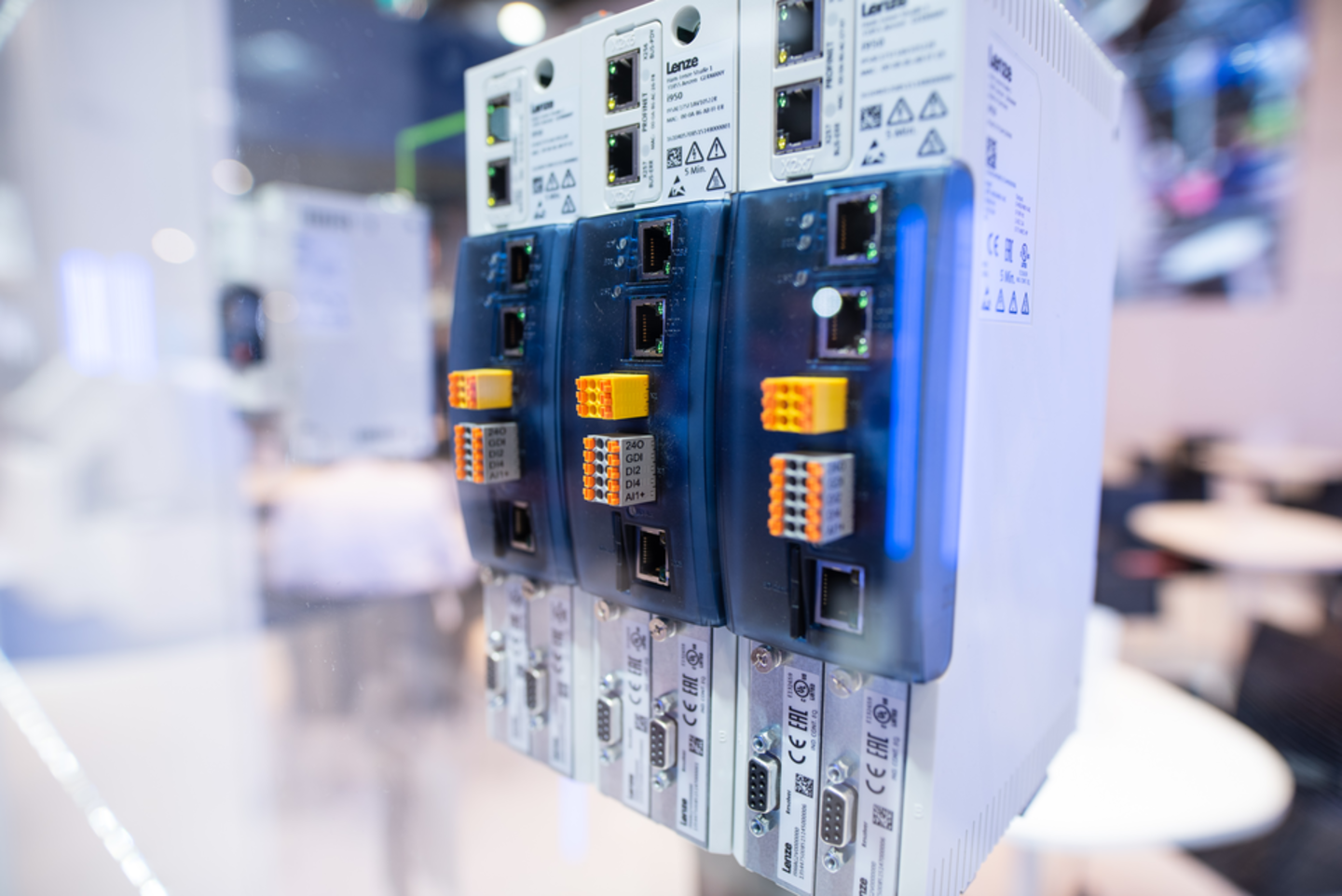 Lenze's i950&rsquo;s drive-based motion includes two of the servo drive&rsquo;s modes: drive parameterization using Lenze&rsquo;s pre-configured FAST software application and custom configuration using IEC 61131-3 programming languages.