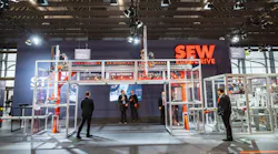 SEW-EURODRIVE’s MAXOLUTION® machine automation portfolio aims to provide system solutions – for example, for handling gantries. SEW-EURODRIVE’s MAXOLUTION® machine automation portfolio aims to provide system solutions – for example, for handling gantries.
