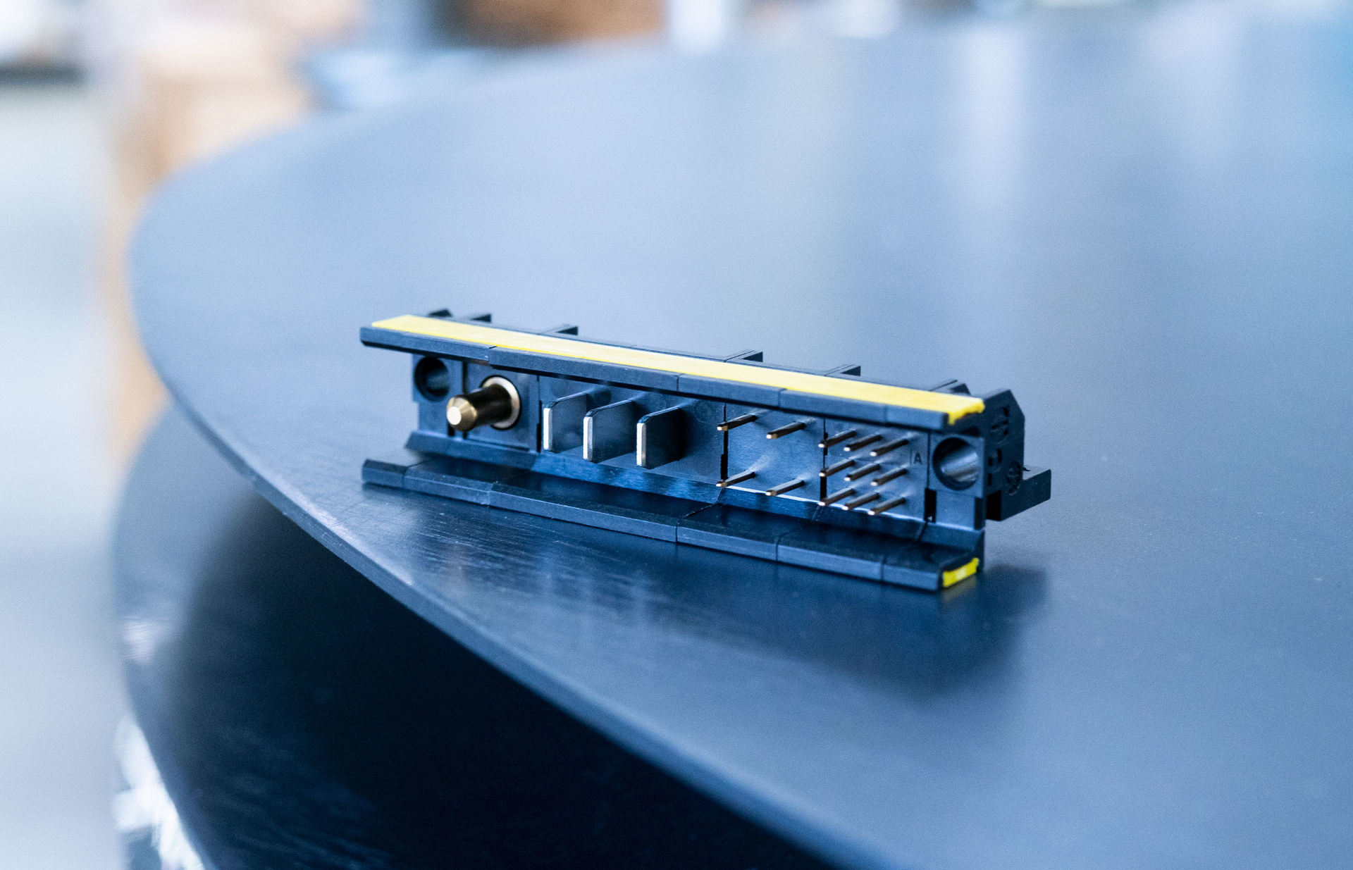 With the new, modular har-modular&circledR; connector for the PCB, the technology group is now offering a modular construction kit with a trillion possible combinations.