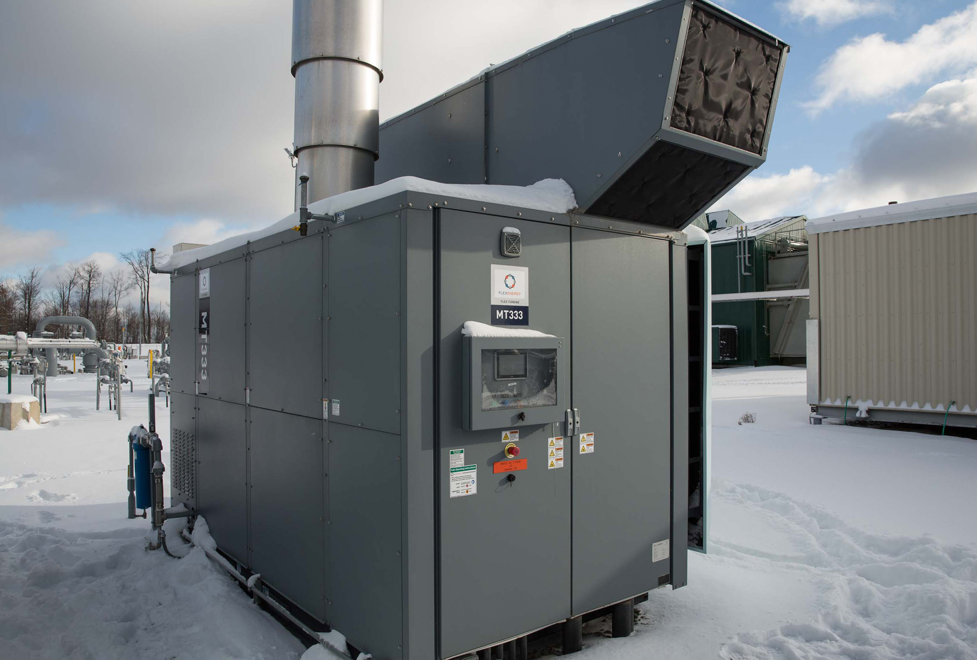 The GT333 gas turbine consists of a 480V AC high-voltage panel where the generator is located and a 120V AC and 24V DC low-voltage panel for the controls.