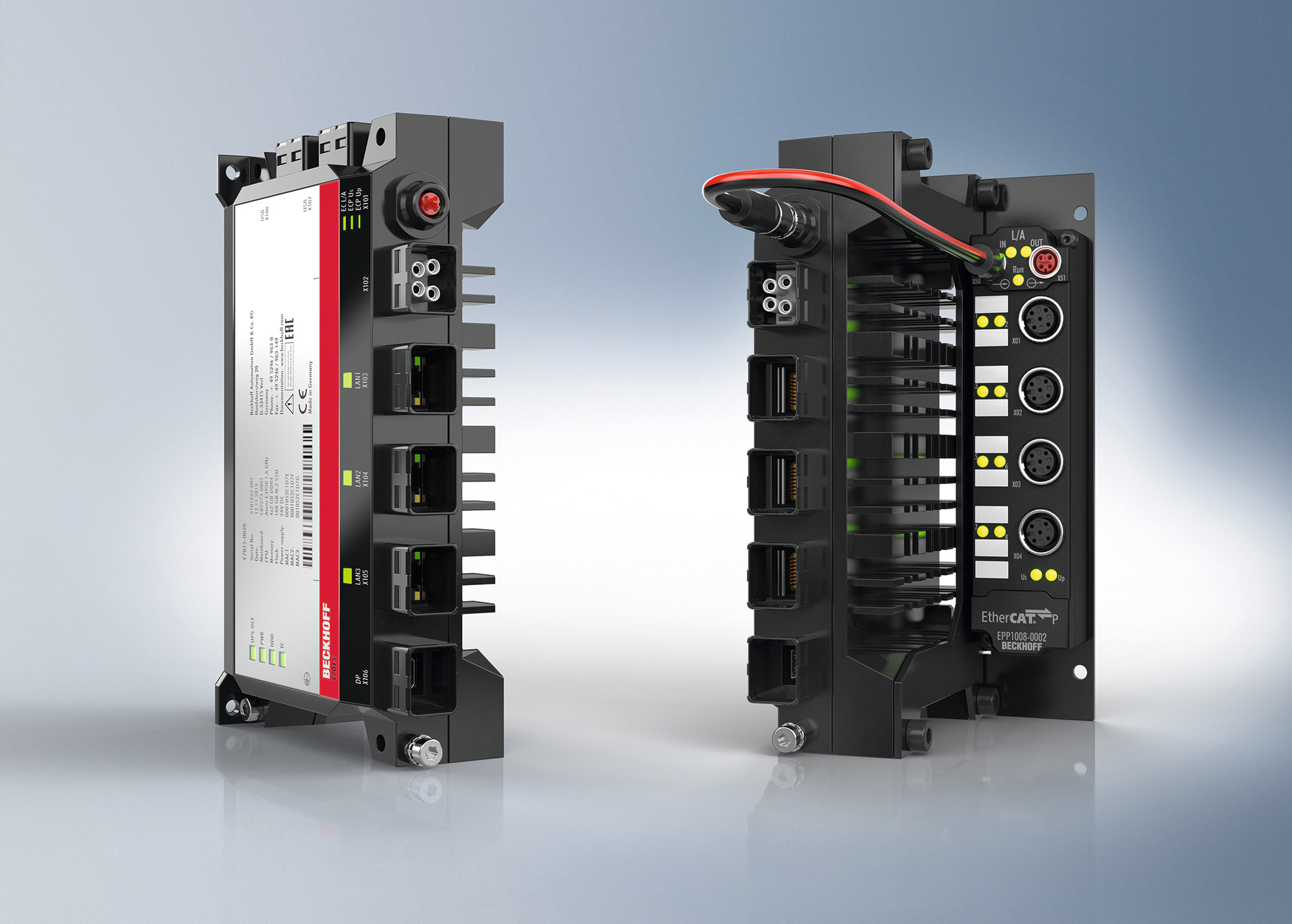 The IP65/67-rated C7015 ultra-compact Industrial PC (left) supports machine mounting even in confined spaces and further minimizes footprint with directly attached EPP series EtherCAT P I/O modules (as shown on the right).