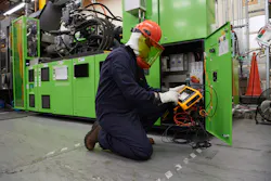 Fluke’s three-phase power quality analyzers capture hundreds of power quality parameters to ensure critical power quality events are never missed. Fluke’s three-phase power quality analyzers capture hundreds of power quality parameters to ensure critical power quality events are never missed.