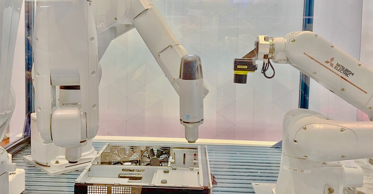 Mitsubishi&rsquo;s Assista cobot and RV-7FRL and RV-8CRL industrial robots in a complex path screw-driving assembly operation at IMTS 2022.