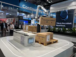 The UR20 in action taking boxes from a conveyor and stacking them on a pallet. The UR20 in action taking boxes from a conveyor and stacking them on a pallet.