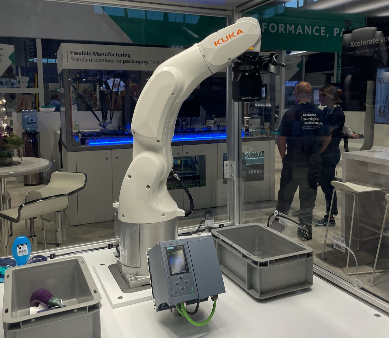 The Siemens AI picking software is robot and end-of-arm tooling agnostic. In its exhibit at PACK EXPO 2022, Siemens used a KUKA Agilus KR3 robot and a Robotiq EPick vacuum gripper to demonstrate the technology.