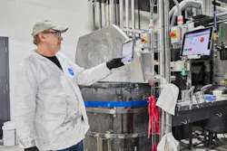 In the new paint plant, tablets replaced paper instructions and work orders. (© Pierre Charbonneau, 2022) In the new paint plant, tablets replaced paper instructions and work orders. (© Pierre Charbonneau, 2022)