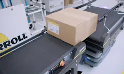 A package is transferred from a MiR250 equipped with Interroll’s light conveyor platform to a fixed Interroll conveyor. A package is transferred from a MiR250 equipped with Interroll’s light conveyor platform to a fixed Interroll conveyor.