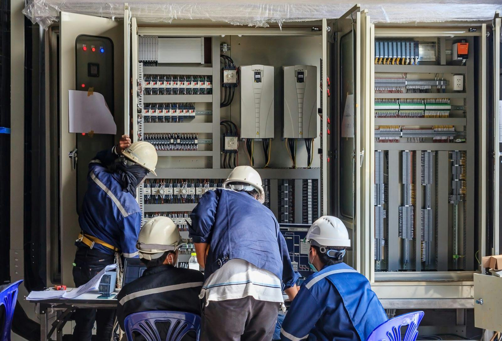 6603367bc3511d001eb9187d How Plcs And Scada Systems Work Together