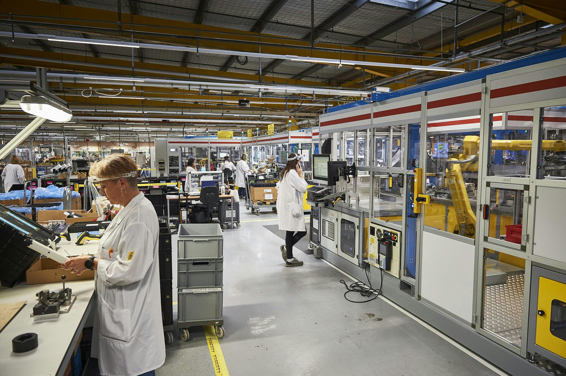 GE Vernova&rsquo;s Proficy MES platform establishes a digital thread at motorized window blind manufacturer Somfy, providing workers a real-time response to deviations to improve production quality and reduce scrap. Source: GE Vernova
