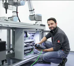 Programming cobots through Siemens PLCs with Universal Robots’ integration of SCRI. Programming cobots through Siemens PLCs with Universal Robots’ integration of SCRI.