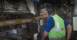 Honeywell Performance+ for Guided Work worn by a worker Honeywell Performance+ for Guided Work worn by a worker